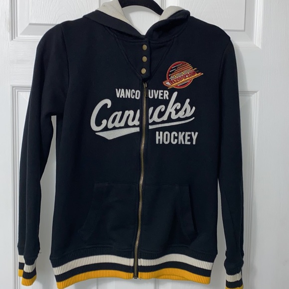 CCM Vintage inspired Canucks jacket Sz S - Picture 3 of 13
